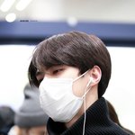 버스정류장에 이런 남자가 서있다면?