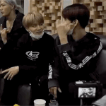 [NCT즌] 저 뒤에 <b>여성</b> 누구야?