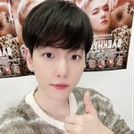 백현 <b>흑발</b> 조카 잘 어울려