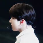 전정국 <b>왼쪽</b> 얼굴 오른쪽 얼굴