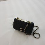[방탈죄송] 이 <b>샤넬</b> 가방 이름이 뭔가요??