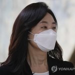 색기 발산하는 <b>조윤선</b> 전 장관.jpg