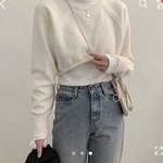 나 오늘 이렇게 입었는데 <b>오바</b>야?
