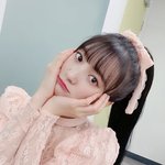 저 작은 얼굴에 <b>눈코</b>입 다 담긴것좀 봐...