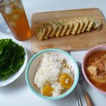 <b>배달</b>음식 참고 있는 자취생의 식사2