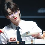 <b>최산</b> 이 사진 볼때마다 울고싶다