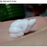 어제 난 분명 <b>거실</b>에 있었는데
