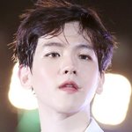 백현이는 앞니가 너무 기여웡