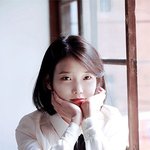 <b>투명</b>감 마저 느껴질 새하얀 피부