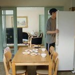 이 아이돌은 냉장고보다 키가 크네