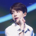 투명한 유리 <b>구슬</b> 보는 듯한 남돌
