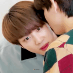 김태형 <b>일방</b>적 뽀뽀 움짤
