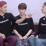 변백현 <b>다소곳</b>하게 앉은 거 봐