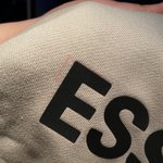 [이것좀봐줘] 20만원넘는 옷을샀는데 낙서된 옷을 배송받았어요 환불안해줌...