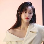 <b>이나은</b>