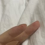 야 <b>유리</b>에 손가락 베였는데 제발 들어와봐