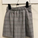 여기에 어울리는 <b>상의</b> 뭐가 있어?