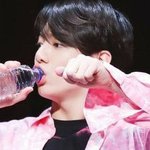 물 <b>특이</b>하게 마시는 아이돌