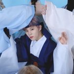 [모두드루와] 김우석 <b>한복</b> 잘어울리네