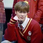 [ㅈㄱㄴ] 아스트로 <b>문빈</b> 회색 후드 사진 있는 사람