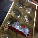 근데 <b>이</b> 초콜릿 아빠가 엄마 주려고 <b>산</b> 거 같은데