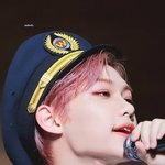 <b>귀밑</b>턱 있는 남돌 알려줘