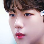 과하지 않고 <b>또렷</b>한 이목구비의 아이돌