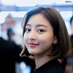 유리 <b>구슬</b> 들여다보는 듯한 여돌