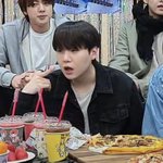 눈 <b>감고</b> 볼 찌르기 안 되는 슈가