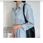 연하늘색 셔츠에 흰치마 <b>조합별</b>로임?