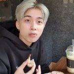 뜨뜨 얼굴 되게 신기함