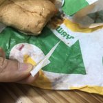 써브웨이 샌드위치 먹다가 ‘화들짝’…날카로운 플라스틱 <b>조각</b> 나와