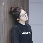 안경쓰고 똥머리한거 왜<b>이리</b> 잘어울리냐
