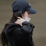 얼굴을 <b>가려</b>도 예쁜건 <b>가려</b>지지않구나