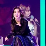 누굴보고 저렇게 <b>흐뭇</b>하게 웃는걸까ㅠㅠ