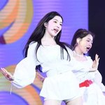 아이린 피부도 하얗고 비율도 좋은거같아..