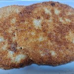 [내가한요리] 냉돈 돈까스 2장 자르고 <b>뿌림</b>