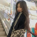 짤하나 <b>수진</b> 에스컬레이터