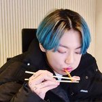 전정국 머리 자르고 브이앱 옴..