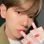<b>변백현</b> 왤케 예쁘지