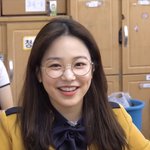 에이프릴 얘 약간 <b>신예</b>은 닮지 않음?