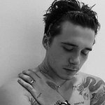 브루클린 베컴의 <b>니콜라</b> 펠츠 관련 타투