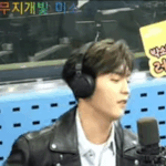 [BTOB] 이민혁 쳐다보다 들키는 짤.<b>gif</b>