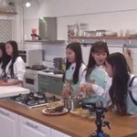 <b>현주</b> 챙겨주는 이나은