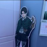 [진격의거인] 리바이 등신대를 방에 들여놓은 한 여성...