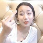 [댓글부탁해] 이나은 손가락 욕 짤 어디서 첨 나온거임??