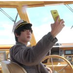 [방탄소년단] 엘에이 앞바다에 <b>꽃미모</b>뿜뿜 선장님