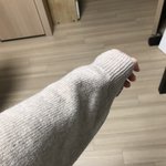 밖에 <b>니트</b> 하나 입고 가는거 에바?
