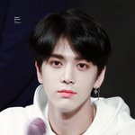 십자가 피어싱 이상해?