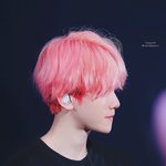 와씨 턱에 손 <b>대면</b> 베이겟다